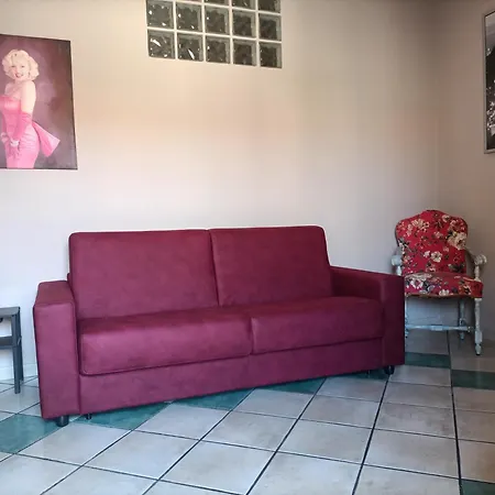 Merilyn House Apartman *