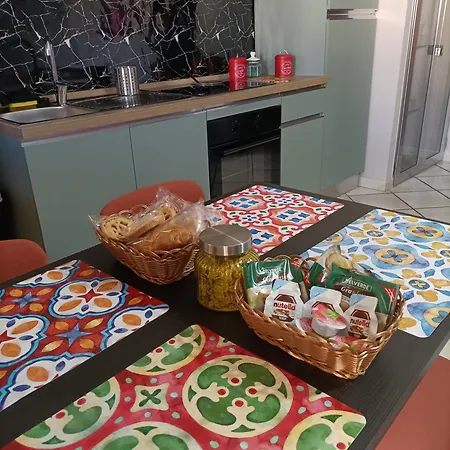 Merilyn House Apartament *